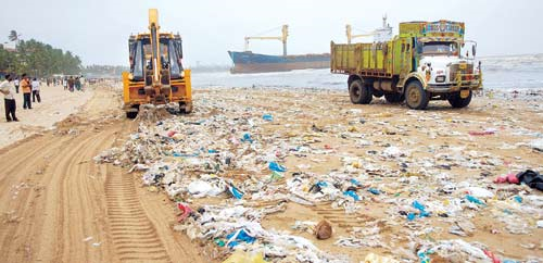 Goa政府單位正在清理海灘垃圾
